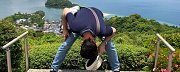 Barthélémy Loustalan s'essayant aux pratiques locales à Amanohashidate